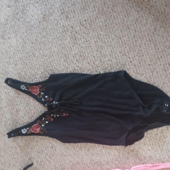 3 summer tops - Picture 2 of 8